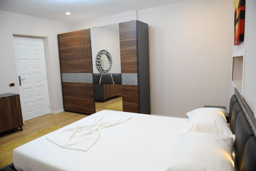 Grandpa House App.1 Apartman Tirana Kültér fotó
