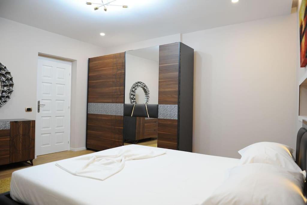 Grandpa House App.1 Apartman Tirana Kültér fotó