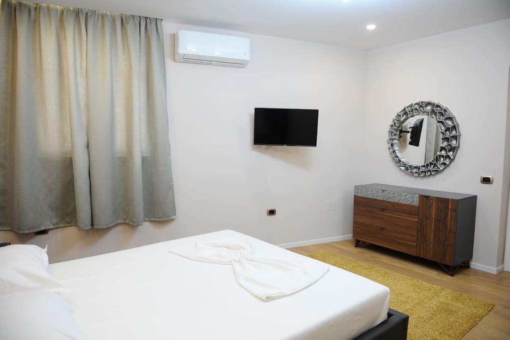 Grandpa House App.1 Apartman Tirana Kültér fotó
