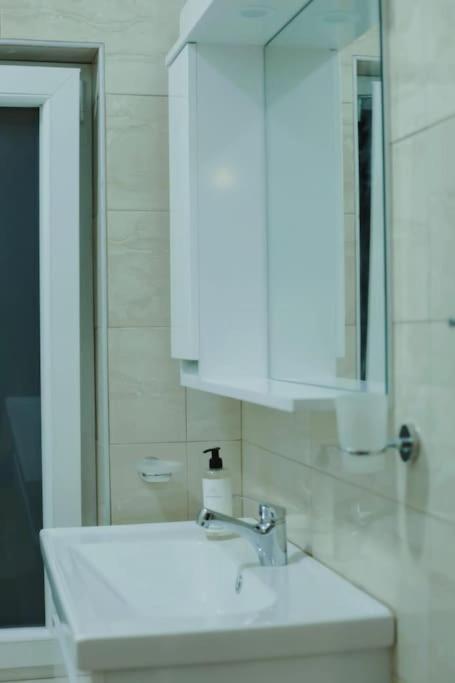 Grandpa House App.1 Apartman Tirana Kültér fotó