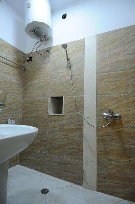 Grandpa House App.1 Apartman Tirana Kültér fotó
