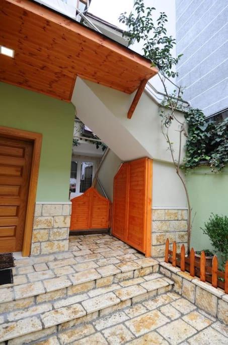 Grandpa House App.1 Apartman Tirana Kültér fotó